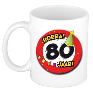 Hoera 80 jaar mok/beker verkeersbord - keramiek - 300 ml