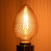 Peer LED lamp met geribbeld licht getint glas 4W 300 lumen E27 1800K warm kaarslicht 17 cm hoog