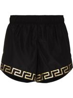 Versace short de bain Greca à logo imprimé - Noir