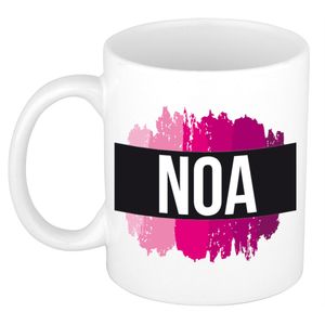 Naam cadeau mok / beker Noa  met roze verfstrepen 300 ml   -