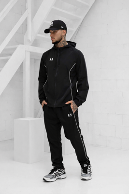 Under Armour Challenger Pro Trainingspak Heren Zwart/Wit - Maat XL - Kleur: Zwart | Soccerfanshop Under Armour Challenger Pro Trainingspak Heren Zwart/Wit - Maat XL - Kleur: Zwart | Soccerfanshop