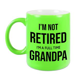 Im not retired im a full time grandpa pensioen mok / beker neon groen afscheidscadeau 330 ml