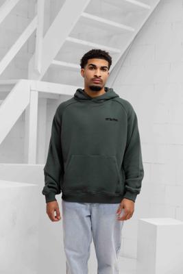 Off The Pitch Wardrobe Essentials Hoodie Heren Donkergroen - Maat XS - Kleur: Donkergroen | Soccerfanshop Off The Pitch Wardrobe Essentials Hoodie Heren Donkergroen - Maat XS - Kleur: Donkergroen | Soccerfanshop