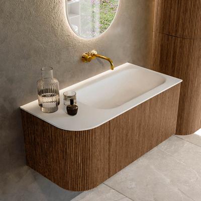Mondiaz KURVE 95 cm Onderkast Greeploos 1 Lade Met Deuren Walnut, Wastafel Solid Surface Rechts Talc 0 Kraangaten Zonder Spiegel (KRVBGS95L1L1D0KR-Wal/Tal)