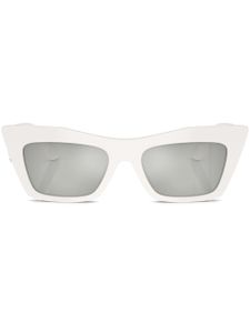 Dolce & Gabbana Eyewear lunettes de soleil teintées à monture papillon - Blanc