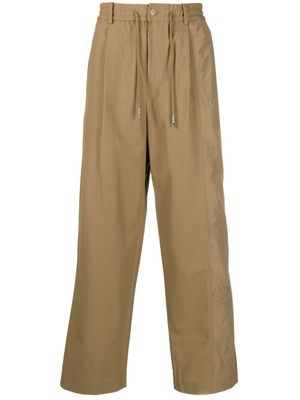 Feng Chen Wang pantalon à empiècements brodés - Tons neutres