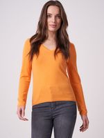 Basic fijngebreide V-hals trui van biologisch cashmere