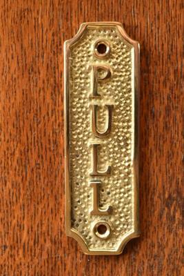 Messing bordje &apos;Pull&apos; vintage style deur modern 115mm