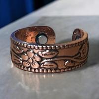 Koperen Ring Magnetisch Pruimbloesem - Sieraden - Spiritueelboek.nl Koperen Ring Magnetisch Pruimbloesem - Sieraden - Spiritueelboek.nl
