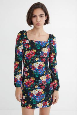 Korte slim fit jurk met vierkante halslijn - MATERIAL FINISHES - S