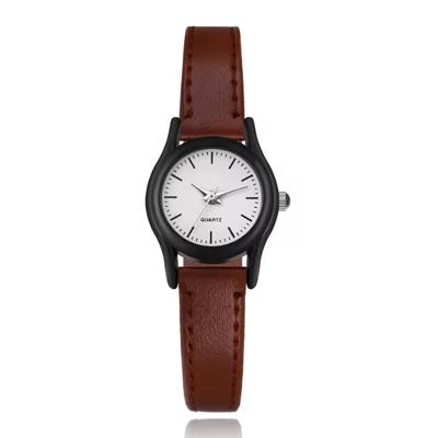 Dameshorloge met wit uurwerk en bruin leren bandje - Klassiek en stijlvol Dameshorloge met wit uurwerk en bruin leren bandje - Klassiek en stijlvol