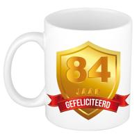 Leeftijd cadeau koffiemok - 84 jaar - Gefeliciteerd - Gouden schild - jubileum - verjaardaardag
