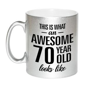 Awesome 70 year cadeau mok / beker zilver 330 ml