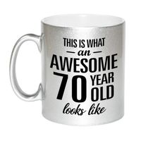 Awesome 70 year cadeau mok / beker zilver 330 ml