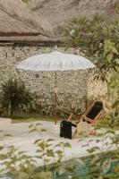 Balinese Parasol houten steel rond 250 cm zilver creme