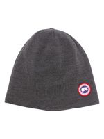 Canada Goose bonnet en maille nervurée à patch logo - Gris