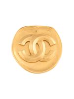 CHANEL Pre-Owned broche à logo CC (1996) - Or - thumbnail