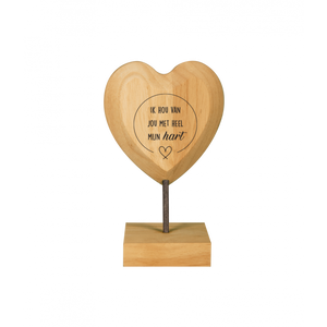 Houten hart op voet ik hou van jou
