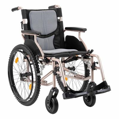 Lichtgewicht Rolstoel M10 met luchtbanden en verstelbare handvatten | "Zitbreedte: 45 cm (standaard)","Kleur frame: Champagne" | MultiMotion