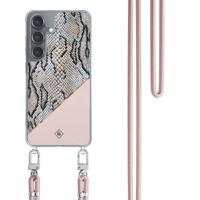 Samsung Galaxy S25 hoesje met rosegoud koord - Snake print Samsung Galaxy S25 hoesje met rosegoud koord - Snake print
