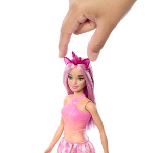 Mattel Dreamtopia - Eenhoornpop met roze haar en kleurrijke outfit