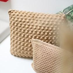 Yarn and Colors Bobbles Comfy Cushion Haakpakket 009 Limestone