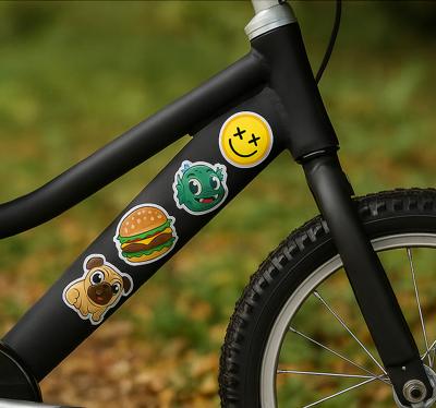 Verzameling tekenfilmfiguren fiets sticker