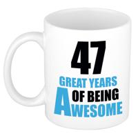 Verjaardag 47 jaar Koffiemok Cadeau - Great years of being awesome - wit/blauw