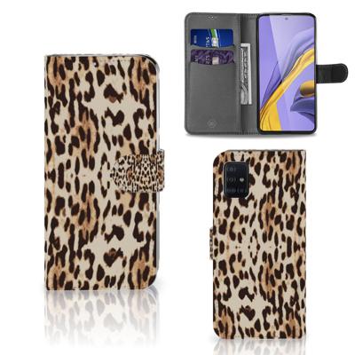 Samsung Galaxy A51 | Telefoonhoesje | Met pasjeshouder | Leopard