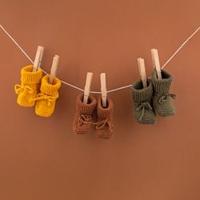 Yarn and Colors Oh Baby! Knit Booties Breipakket 091 Khaki