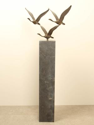 3 bronzen zwanen
