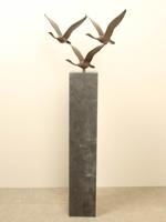 3 bronzen zwanen