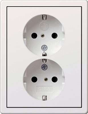 Gira F100 dubbele wandcontactdoos met randaarde en KBV incl. afdekraam zuiverwit glanzend
