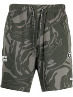 AAPE BY *A BATHING APE® short de sport imprimé à lien de resserrage - Vert