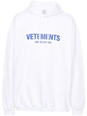 VETEMENTS hoodie en coton mélangé à logo imprimé - Blanc