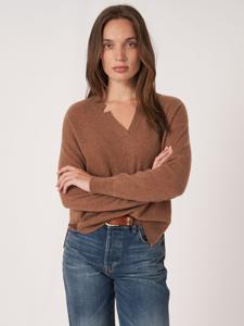 Cashmere trui met V-hals en zijsplitten