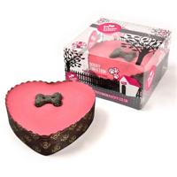 The Barking Bakery yoghurt topped pawty cake roze hart met kaars