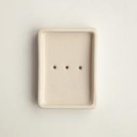 Day 1 Handgemaakt Keramieken Zeepbakje Wit met Gaatjes