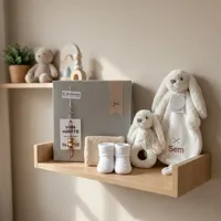Babycadeaudoosje met knuffeldoekje en rammelaar