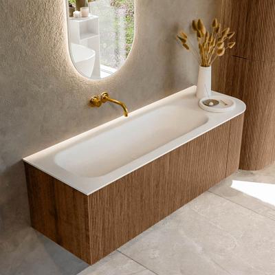Mondiaz KURVE 135 cm Onderkast Greeploos 1 Lade Met Deuren Walnut, Wastafel Solid Surface Links Talc 0 Kraangaten Zonder Spiegel (KRVBGM135R1L1D0KL-Wal/Tal)