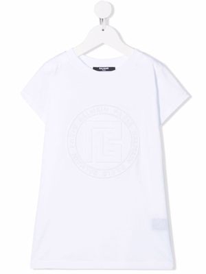 Balmain Kids robe à logo embossé - Blanc