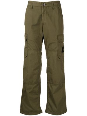 Stone Island pantalon cargo à patch Compass - Vert