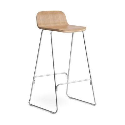 Normann Copenhagen Just barkruk H75 met rugleuning Oak/Chrome