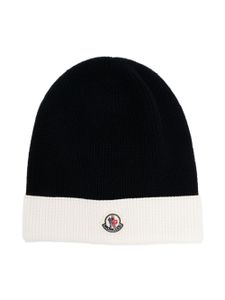 Moncler Enfant bonnet en maille à patch logo - Bleu