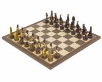 Het door Italfama met de hand geschilderde schaakspel met het thema Oud-Egypte.