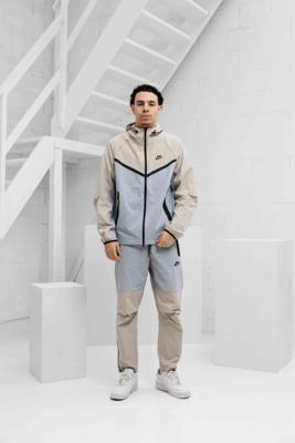 Nike Tech Woven Trainingspak Heren Beige/Grijs - Maat XL - Kleur: BeigeGrijs | Soccerfanshop