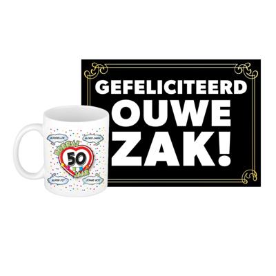 Verjaardag cadeau koffiemok 50 jaar - man - goddelijk - met gefeliciteerd ouwe zak wenskaart