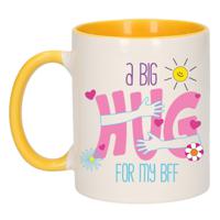 Cadeau koffie/thee mok voor BFF - geel - big hug - keramiek - 300 ml - verjaardag - thumbnail