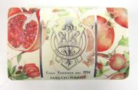 Boland Pruik met oranje vlechten en strik