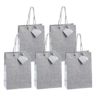 Set van 8x stuks luxe papieren giftbags/cadeau tasjes zilver met glitters 17 x 23 x 9 cm